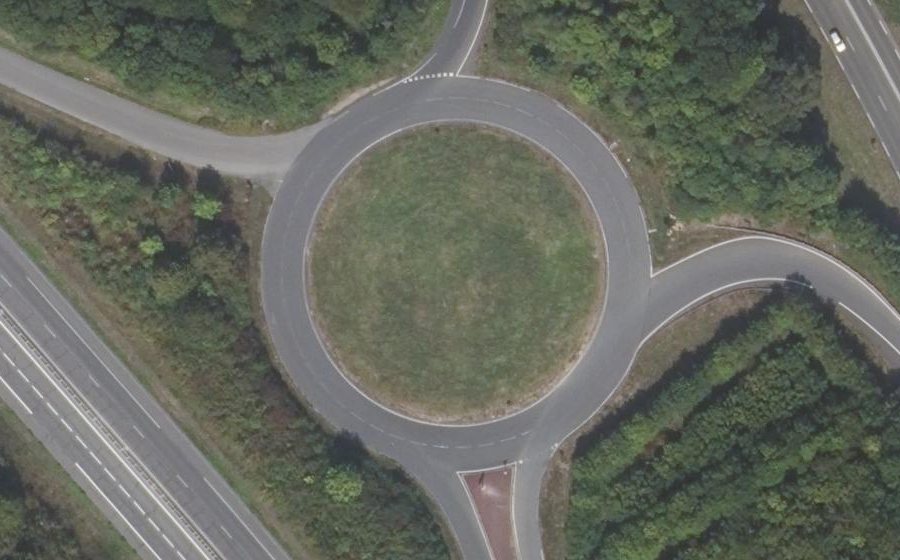 Vue aérienne du Rond-point anonyme n°33741790