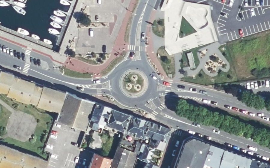 Vue aérienne du Rond-point anonyme n°33750531