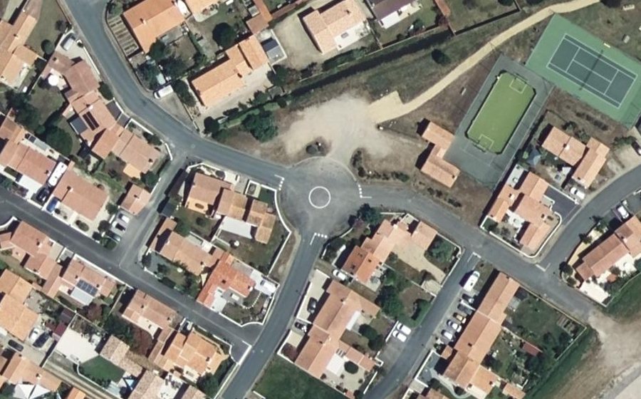 Vue aérienne du Rond-point anonyme n°33752808