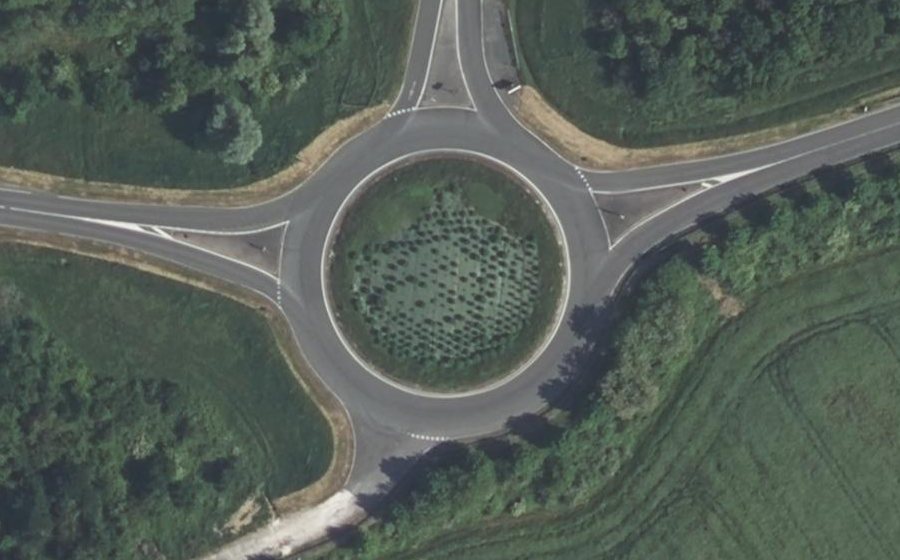 Vue aérienne du Rond-point anonyme n°33753822