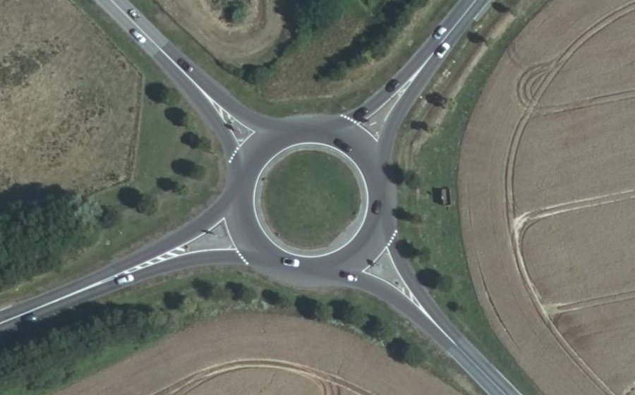 Vue aérienne du Rond-point anonyme n°33754797
