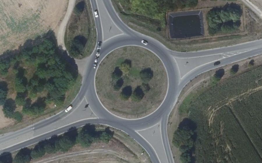 Vue aérienne du Rond-point anonyme n°33756834