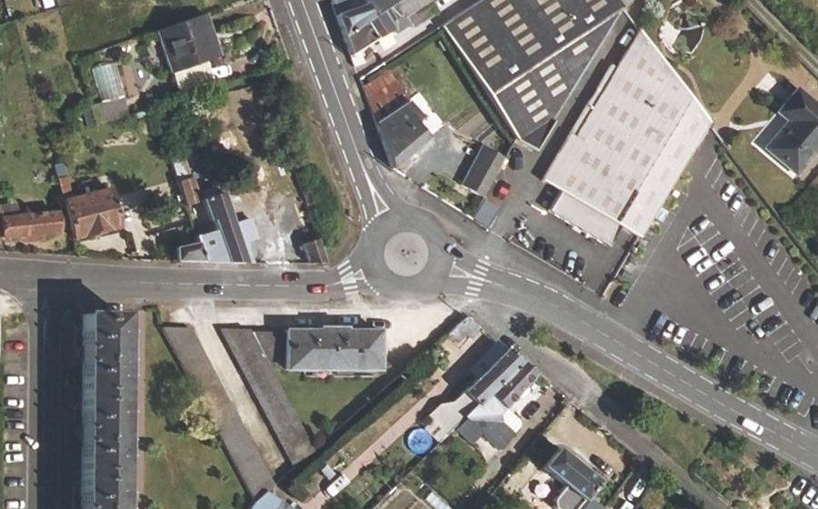 Vue aérienne du Rond-point anonyme n°33757434