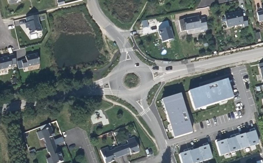 Vue aérienne du Rond-point anonyme n°33757994