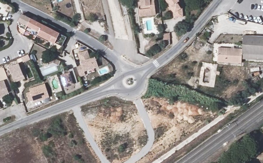 Vue aérienne du Rond-point anonyme n°337625228