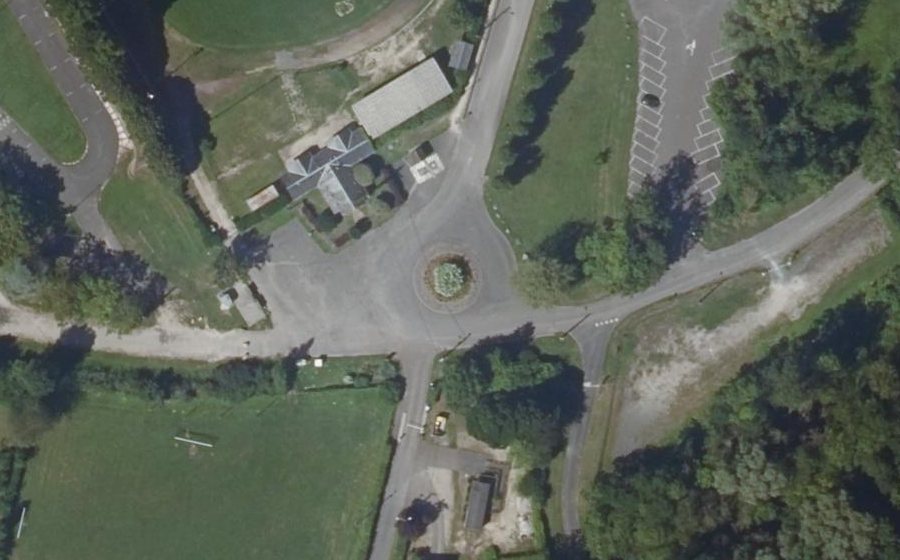 Vue aérienne du Rond-point anonyme n°33771848