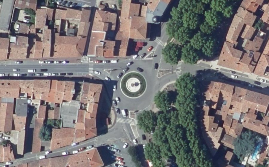 Vue aérienne du Rond-point anonyme n°337812684