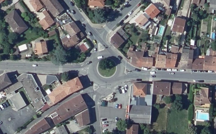 Vue aérienne du Rond-point anonyme n°337812966