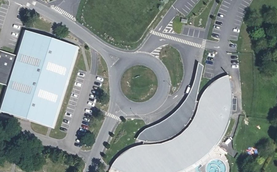 Vue aérienne du Rond-point anonyme n°337849460