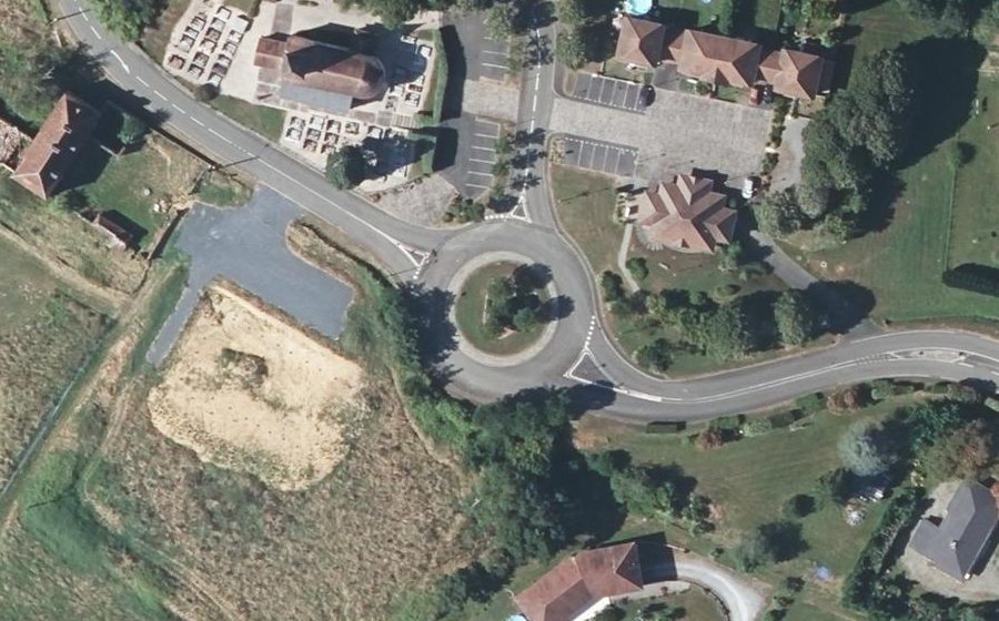 Vue aérienne du Rond-point anonyme n°33794432