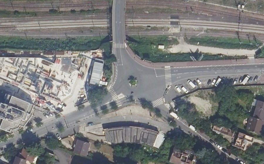 Vue aérienne du Rond-point anonyme n°338012954