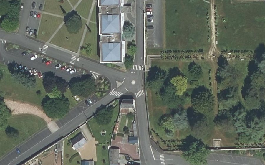 Vue aérienne du Rond-point anonyme n°338071500