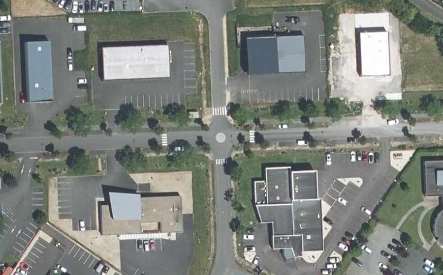 Vue aérienne du Rond-point anonyme n°338071828
