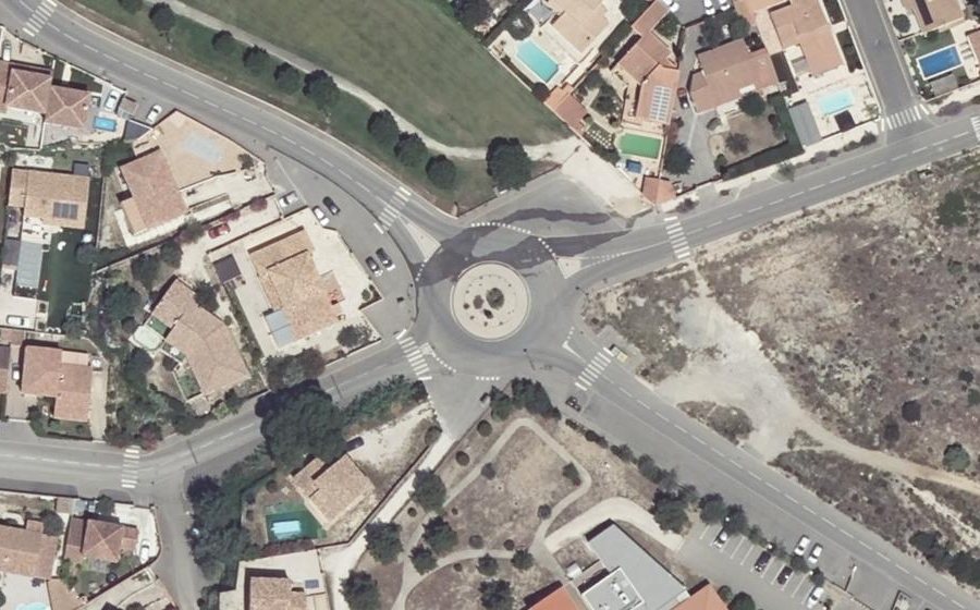 Vue aérienne du Rond-point anonyme n°338123719