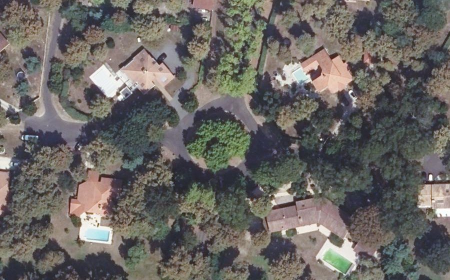 Vue aérienne du Rond-point anonyme n°338139940