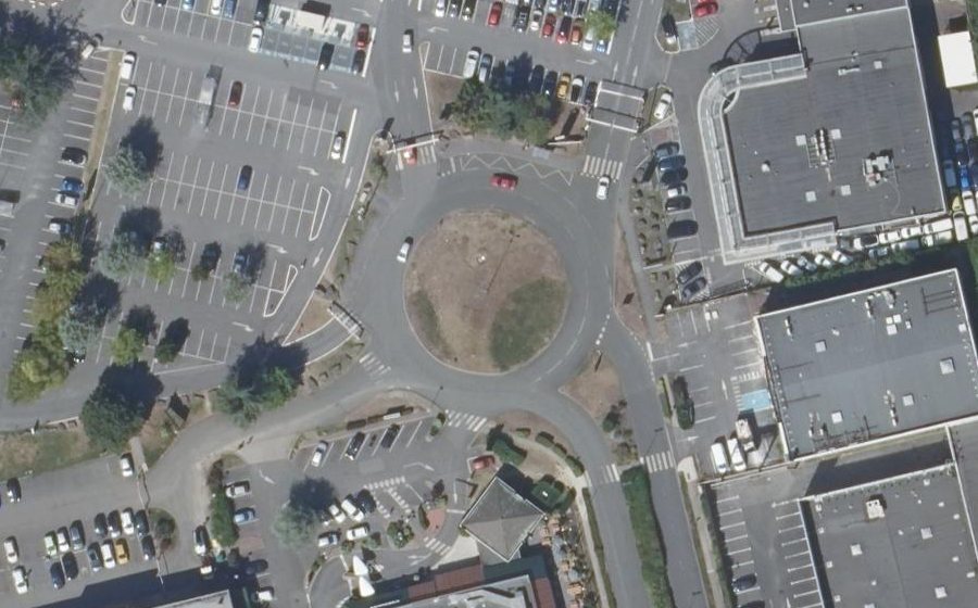 Vue aérienne du Rond-point anonyme n°33814322