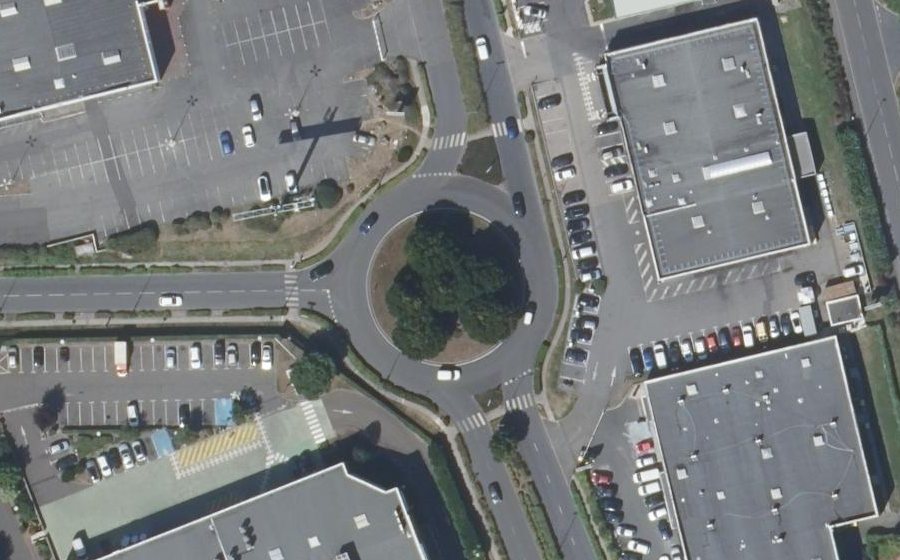 Vue aérienne du Rond-point anonyme n°33814371