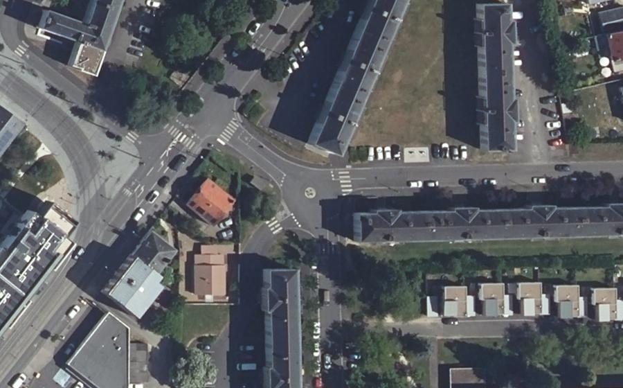 Vue aérienne du Rond-point anonyme n°33816985