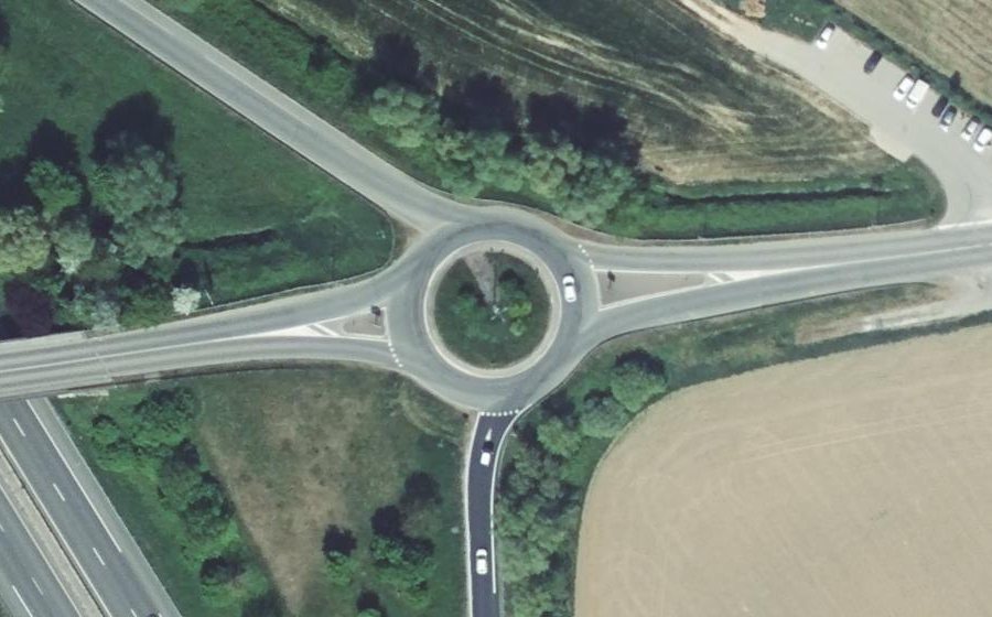 Vue aérienne du Rond-point anonyme n°338283943