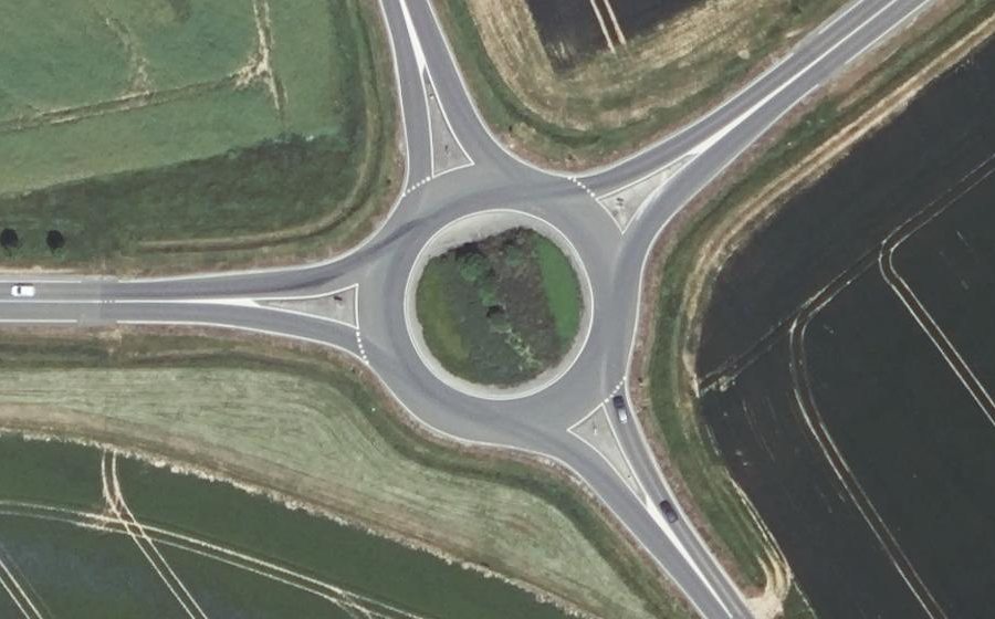 Vue aérienne du Rond-point anonyme n°338333630