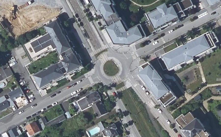 Vue aérienne du Rond-point anonyme n°338453913