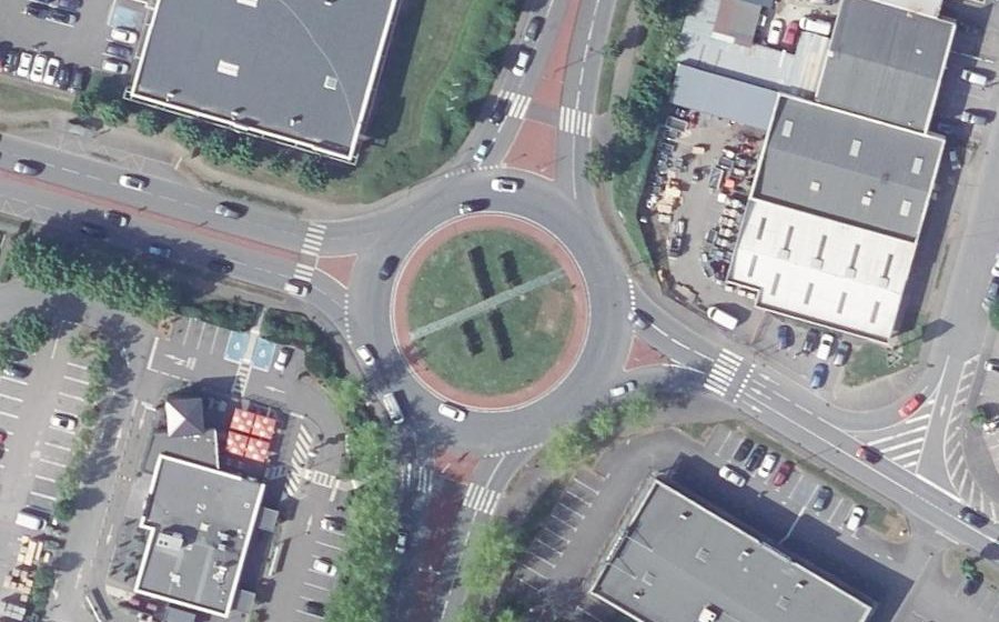 Vue aérienne du Rond-point anonyme n°33848664