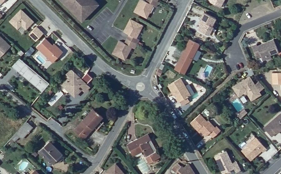 Vue aérienne du Rond-point anonyme n°338495932