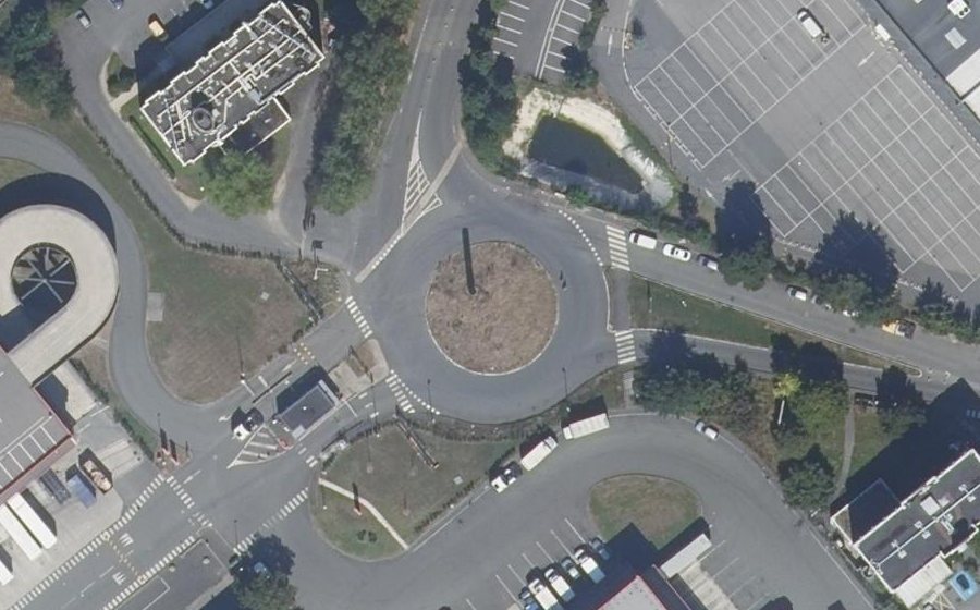 Vue aérienne du Rond-point anonyme n°338544186