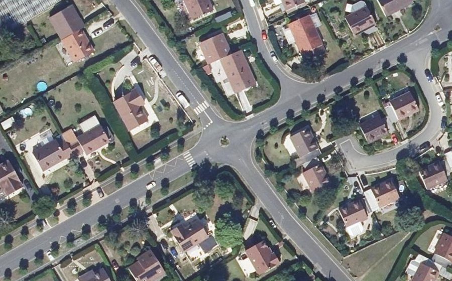 Vue aérienne du Rond-point anonyme n°33855076