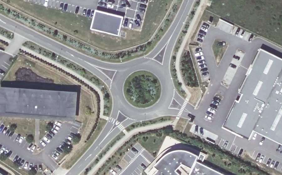 Vue aérienne du Rond-point anonyme n°338664161