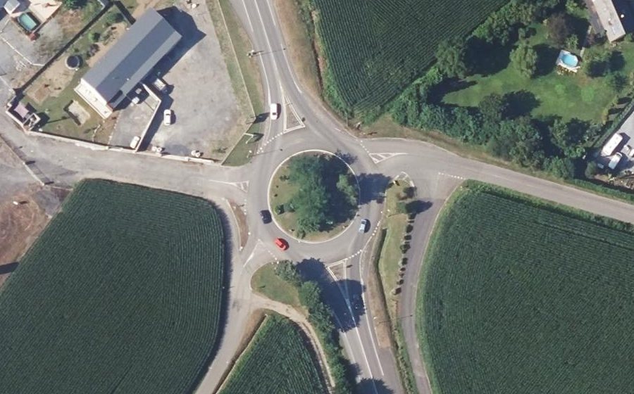 Vue aérienne du Rond-point anonyme n°33877938