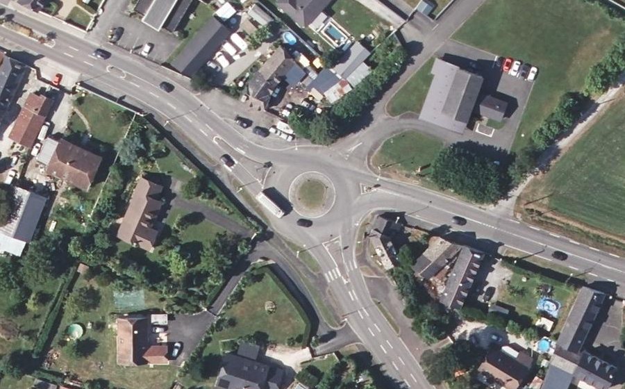 Vue aérienne du Rond-point anonyme n°33878281