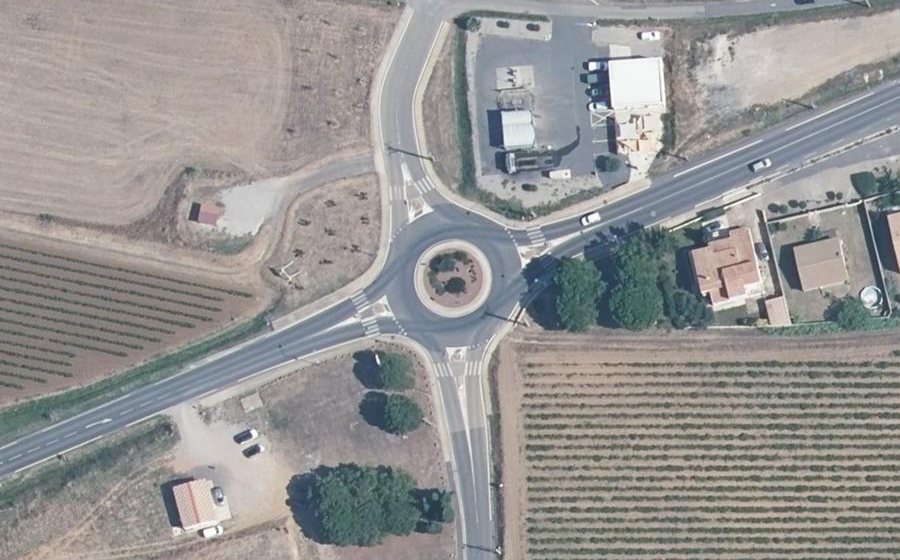 Vue aérienne du Rond-point anonyme n°338797818
