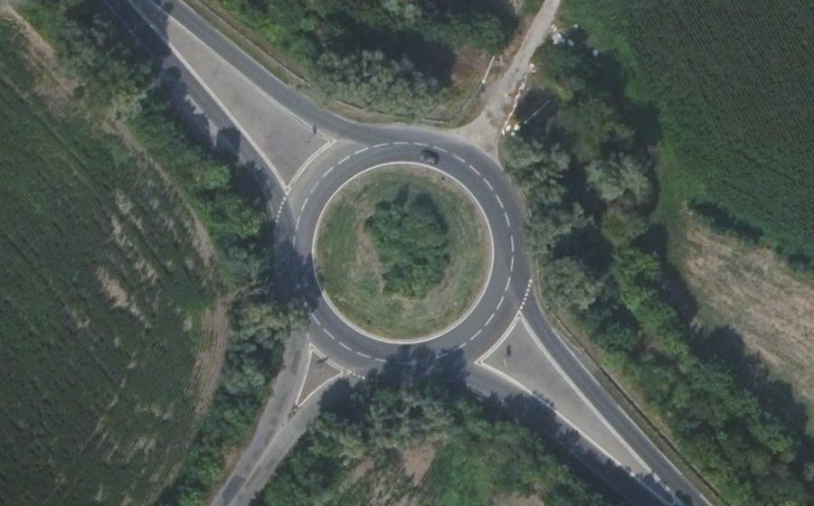 Vue aérienne du Rond-point anonyme n°33881437