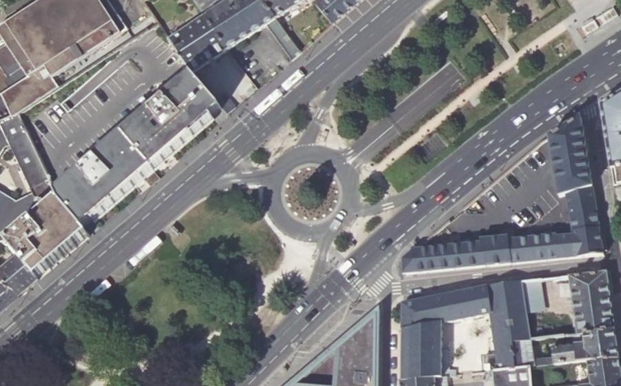 Vue aérienne du Rond-point anonyme n°33885563