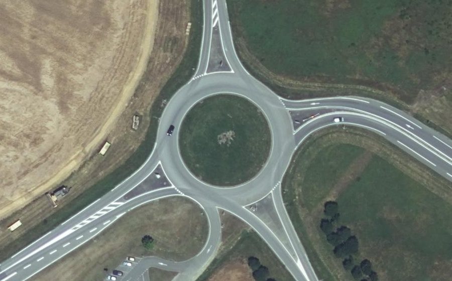 Vue aérienne du Rond-point anonyme n°33890486