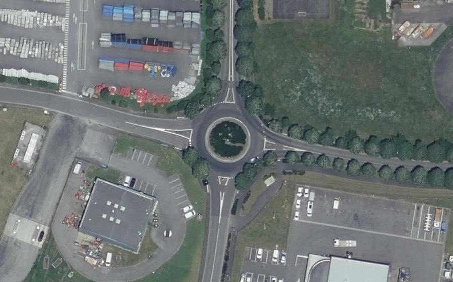 Vue aérienne du Rond-point anonyme n°33892594
