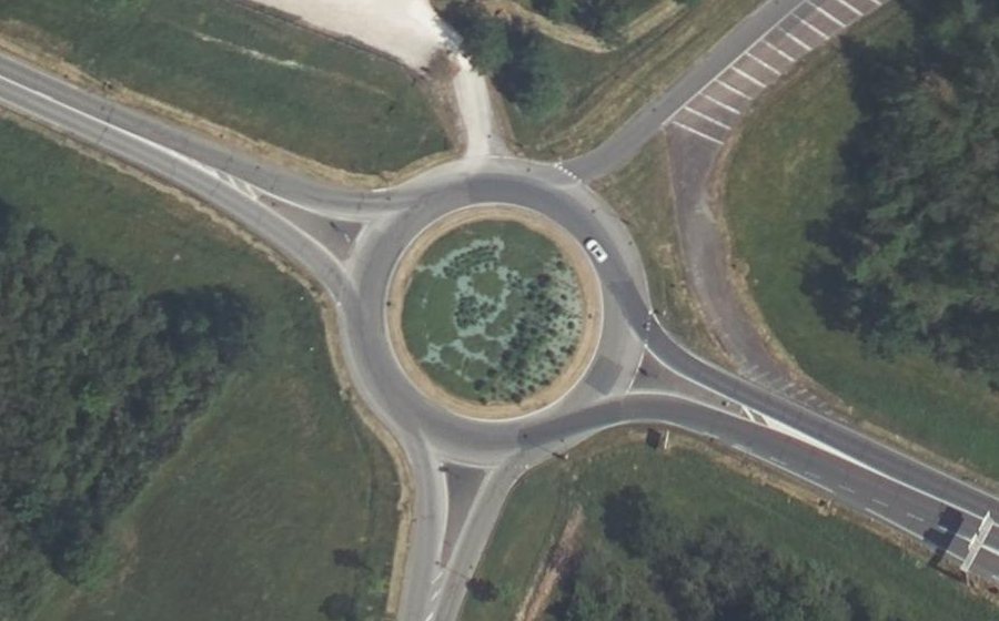Vue aérienne du Rond-point anonyme n°33895323