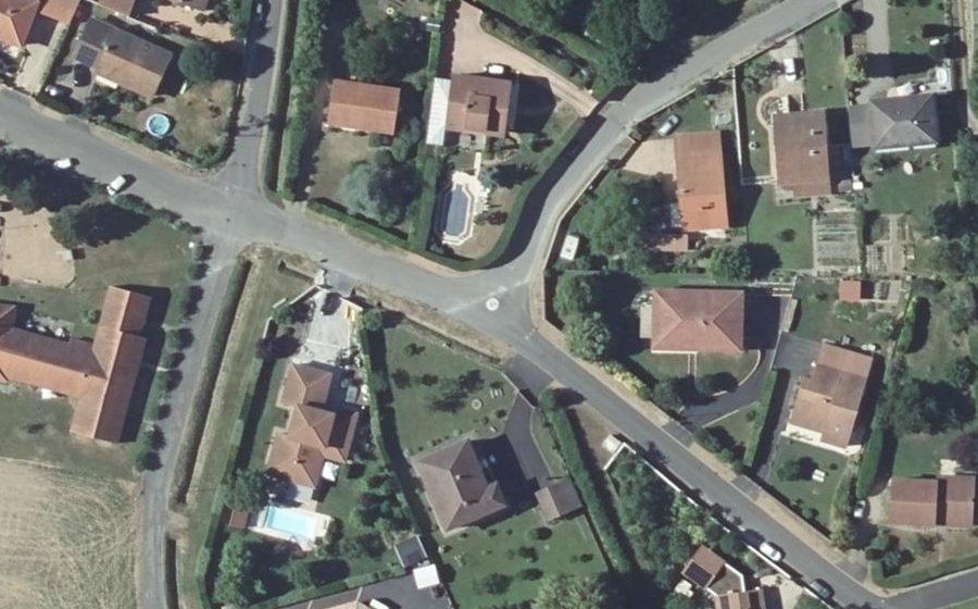Vue aérienne du Rond-point anonyme n°338989767