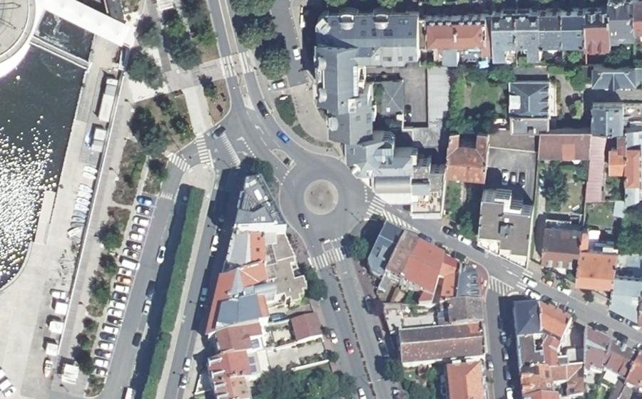 Vue aérienne du Rond-point anonyme n°33902106