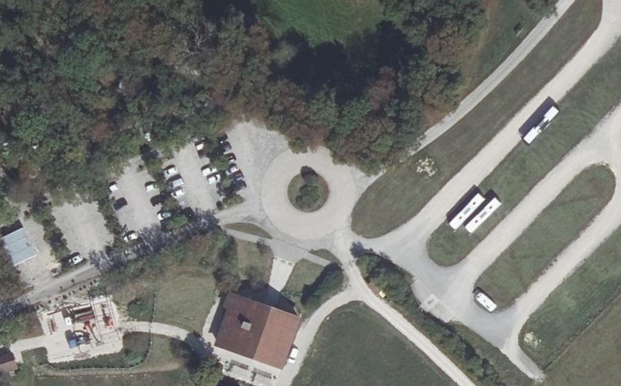 Vue aérienne du Rond-point anonyme n°33921440