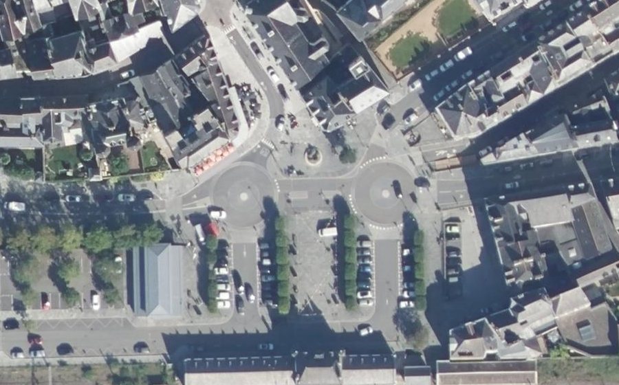 Vue aérienne du Rond-point anonyme n°33923018