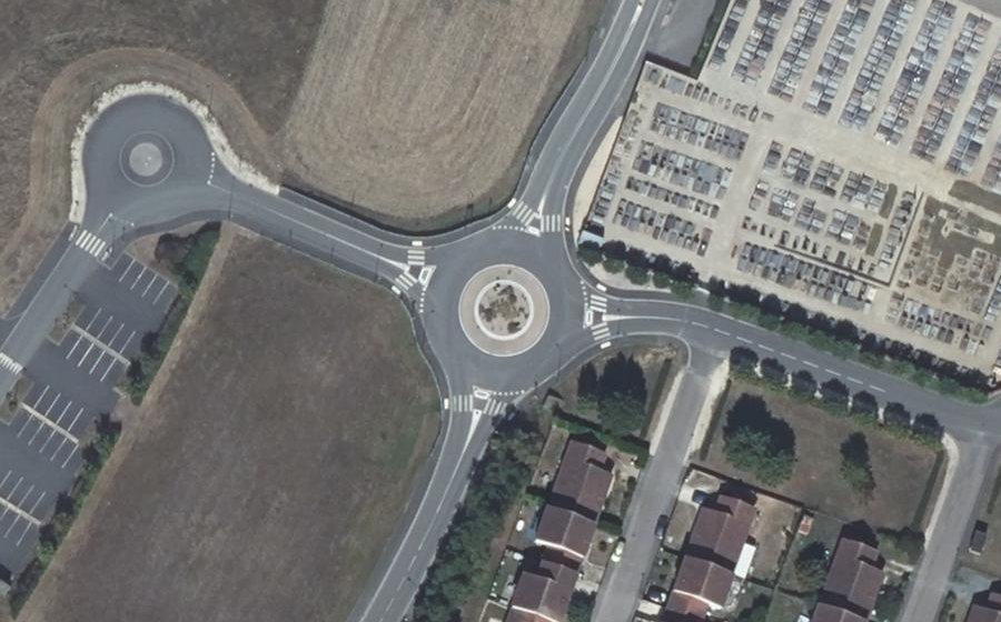 Vue aérienne du Rond-point anonyme n°339236021