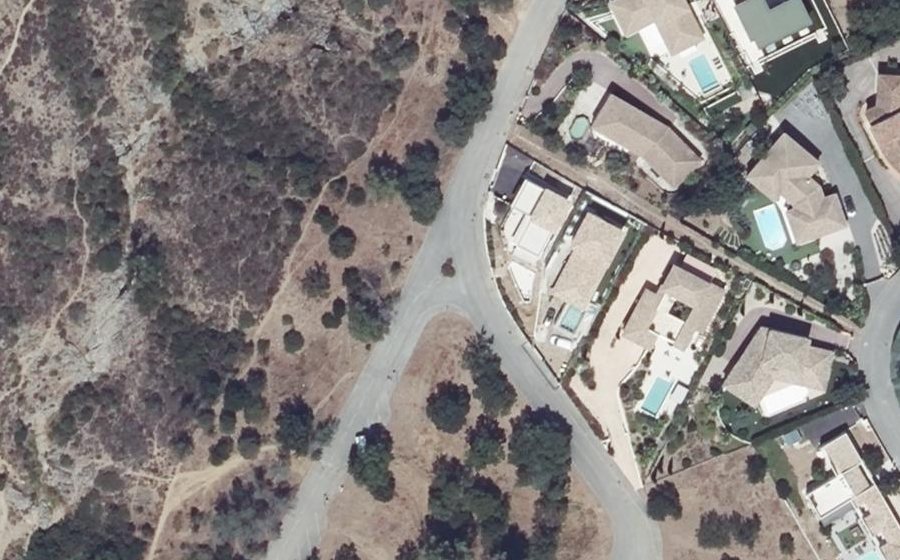 Vue aérienne du Rond-point anonyme n°339238525
