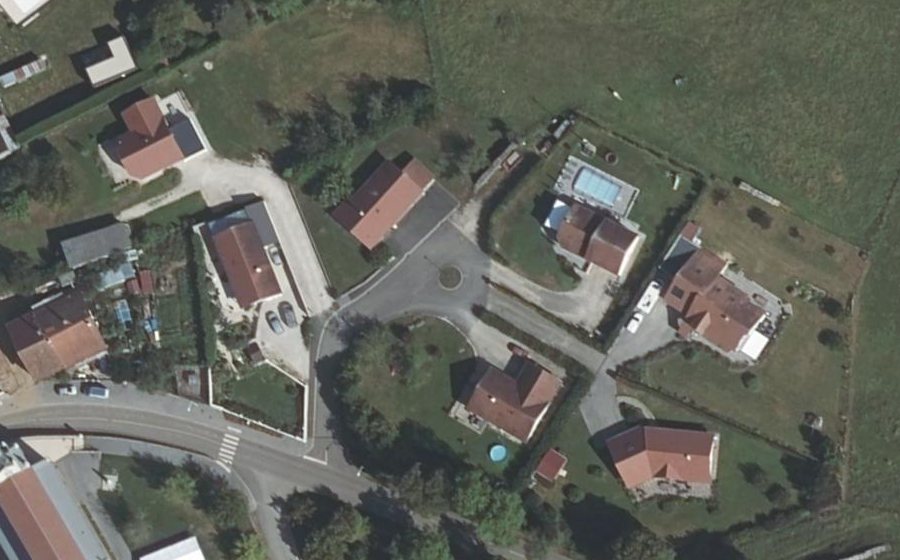 Vue aérienne du Rond-point anonyme n°339315575