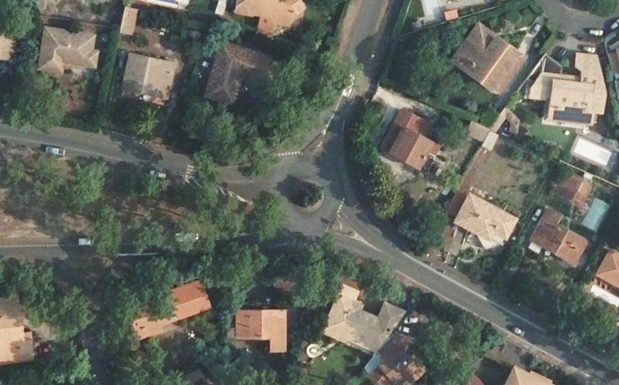 Vue aérienne du Rond-point anonyme n°339557272