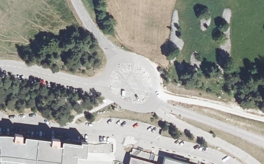 Vue aérienne du Rond-point anonyme n°33967673