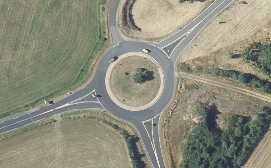 Vue aérienne du Rond-point anonyme n°33968918