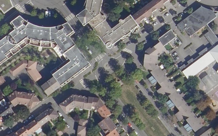Vue aérienne du Rond-point anonyme n°339715316