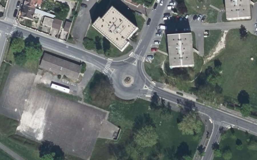 Vue aérienne du Rond-point anonyme n°339958762